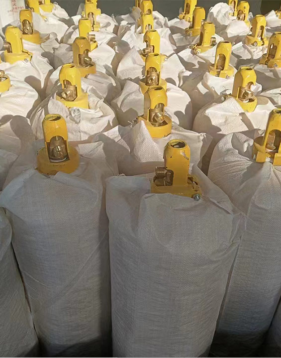 High pressure acetylene cylinders, suitable for industrial use, in line with international standards